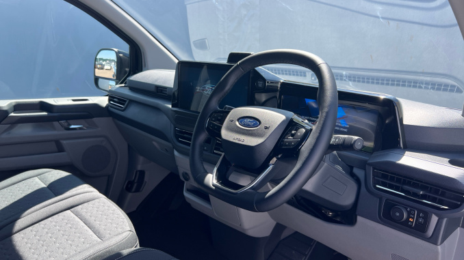 Ford Transit Custom 320 L1 Diesel Fwd 2.0 EcoBlue 170ps H1 Double Cab Van Limited Auto - Image 11